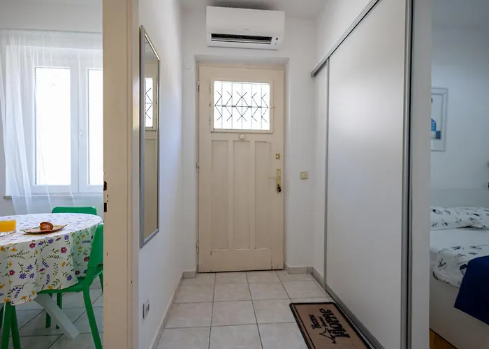 Koki's Nest Апартаменти Спліт